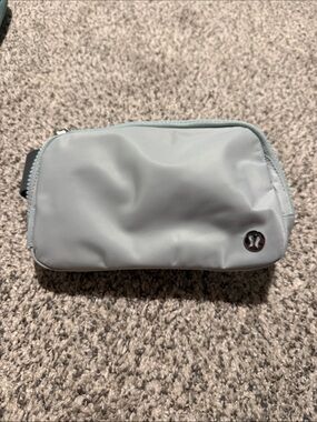 NWT Lululemon Belt Bag - pelican blue